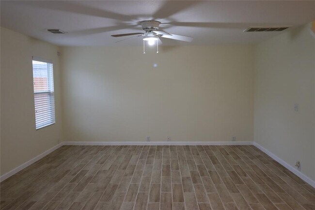 Foto del edificio - 3319 Dartmouth Field Ln