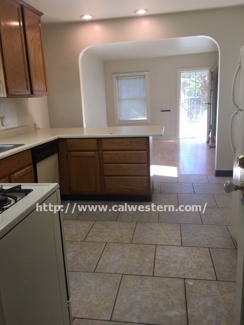Building Photo - 515 Pettis Ave
