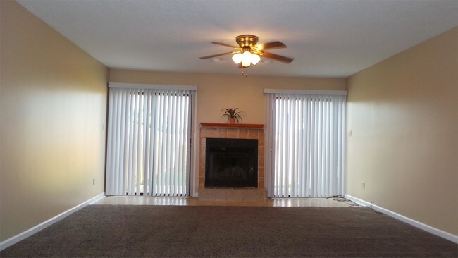 Building Photo - 10 Landview Ct