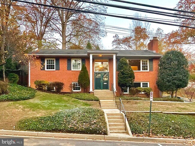 Foto del edificio - 3101 Military Rd