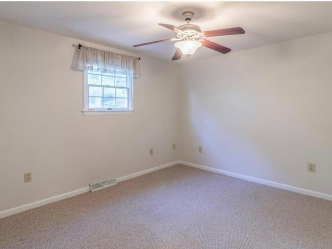 bed 1 - 160 W Palm St