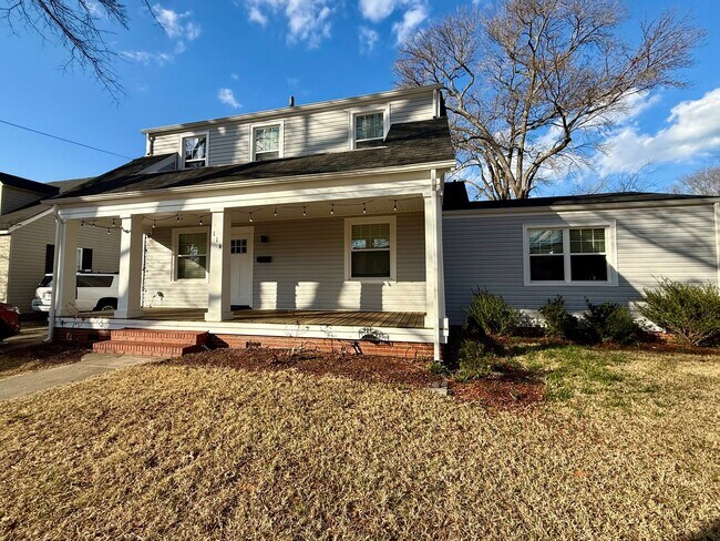 Building Photo - Charming 4-Bedroom Home with Modern Updates, Large Yard & Garage – Pet Friendly!