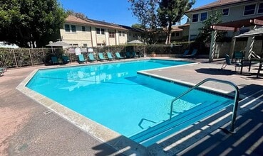 Building Photo - 5829 Bowcroft St