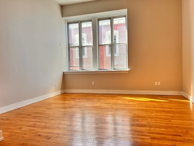 Foto del edificio - 4627 E. Thompson-Studio