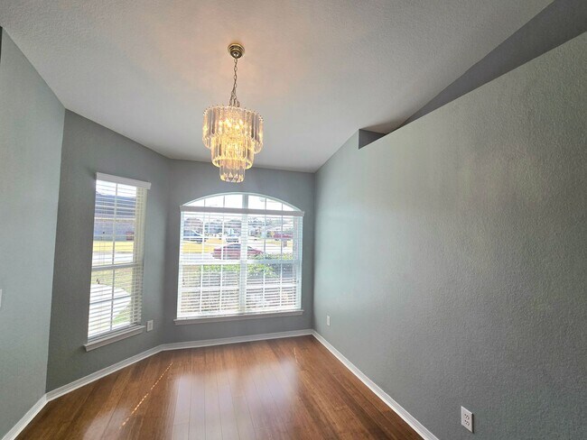 Building Photo - Spacious 4-Bed/3 Bath Home - Spencer Ridge