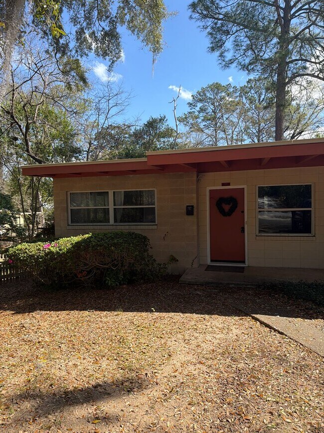 Foto del edificio - 717 Edgewood St