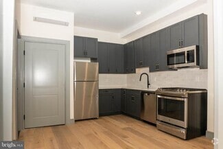 Building Photo - 327 S 16th St