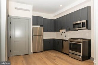 Building Photo - 327 S 16th St