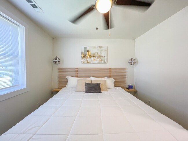 Foto del edificio - 401 Cedar Lane Rd