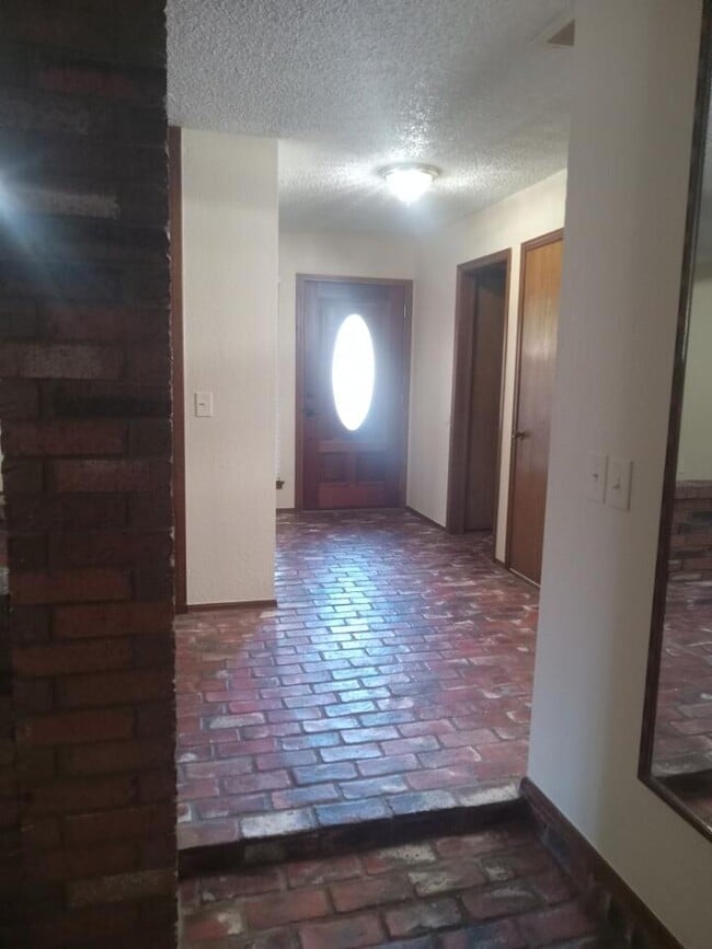 Building Photo - 312 Christopher Todd Dr