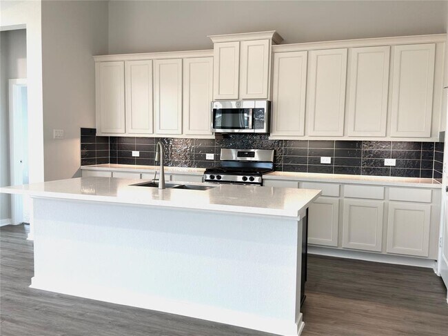 Building Photo - 910 Rosewood Trl