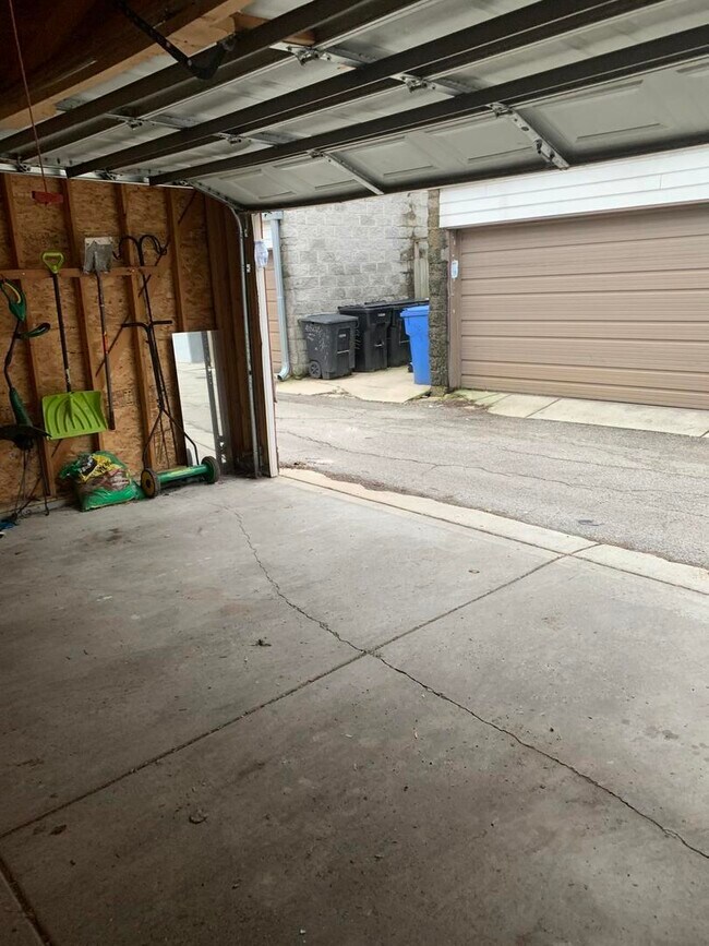 Foto del edificio - 2863 W Belden Ave