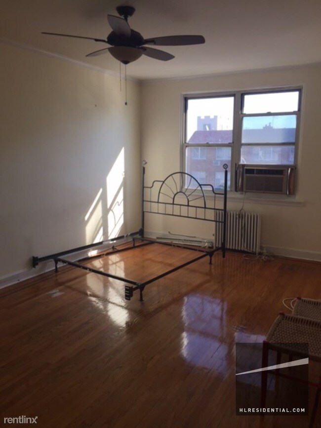 Building Photo - 2156 Steinway St
