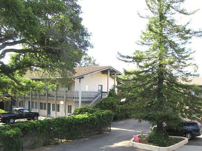 Building Photo - 5362 Hollister Ave