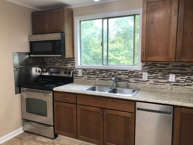 Kitchen - 3023 Russell Way