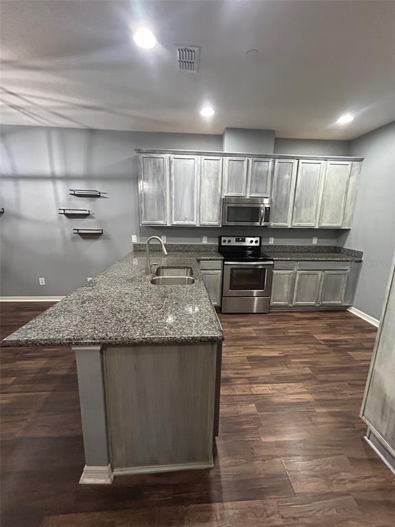 Foto del edificio - 106 Zamora Pl