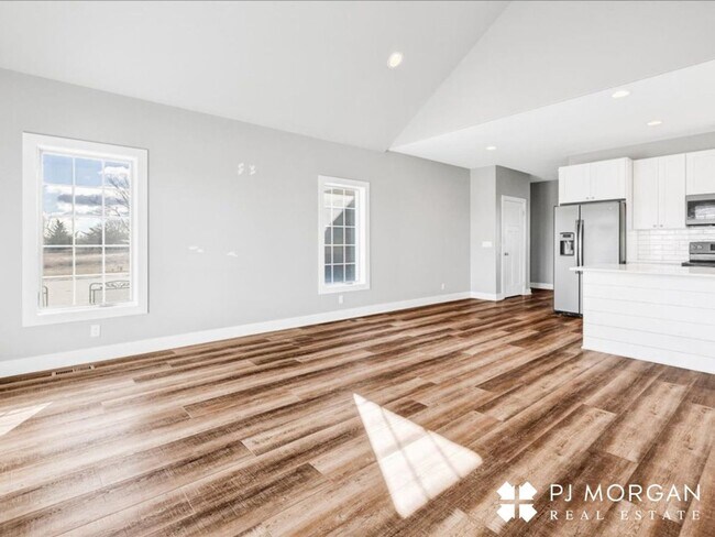 Foto del edificio - Tucked Away Yet Close to It All-Beautiful Elkhorn Rental has it all!