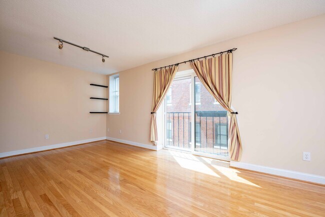 Foto del edificio - 2630 Adams Mill Rd NW