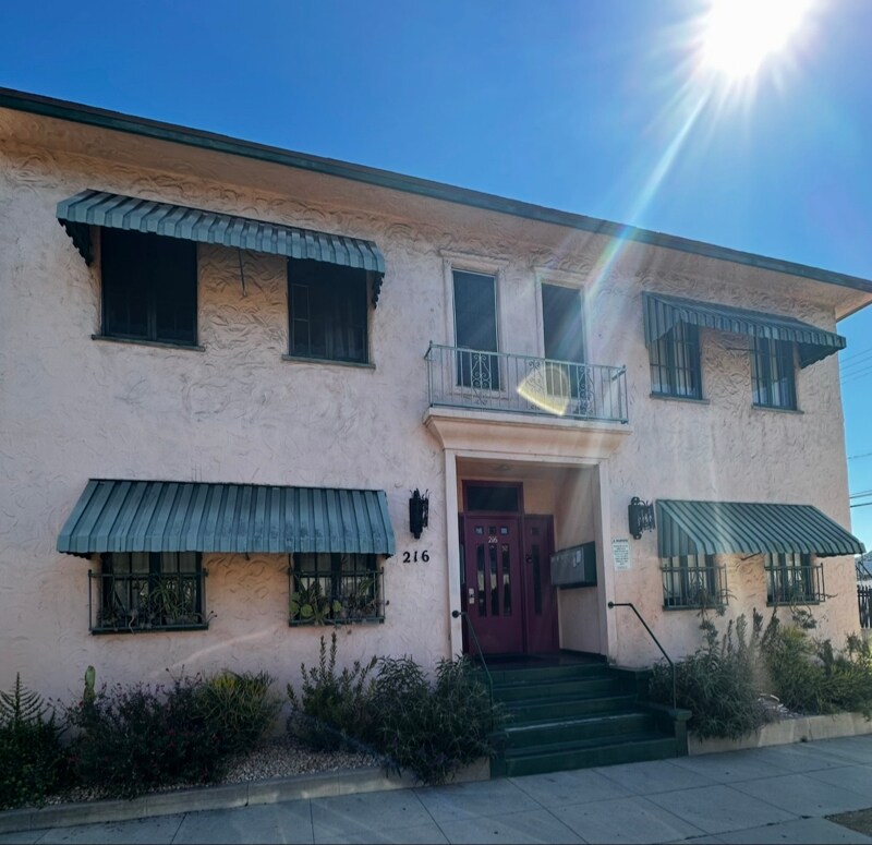 Foto principal - 216 E Valencia Ave