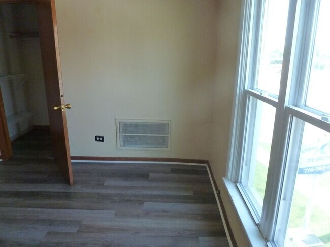 Foto del edificio - 3637 Walden Ave