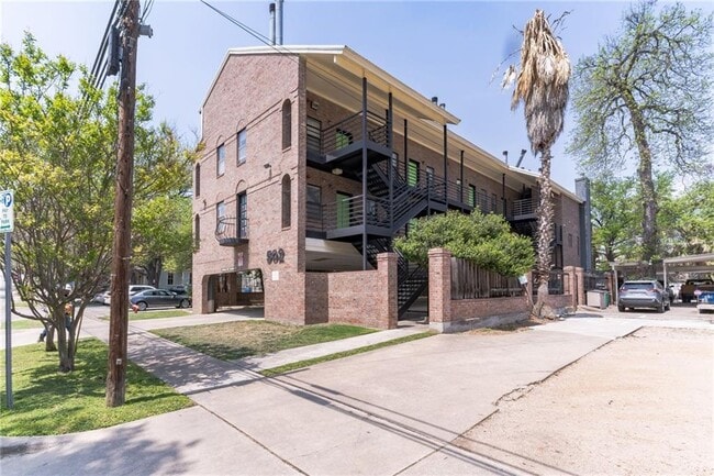 Building Photo - 502 W 17th St