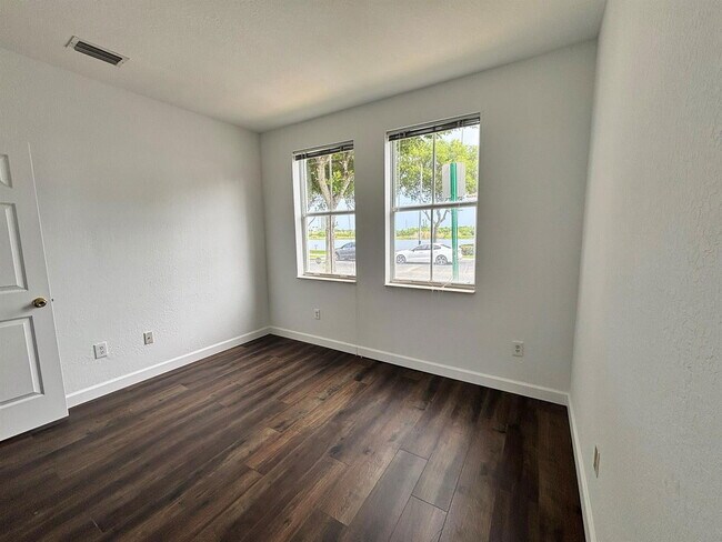 Foto del edificio - 15503 SW 40th St