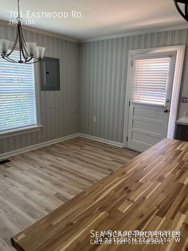 Foto del edificio - 701 Eastwood Rd