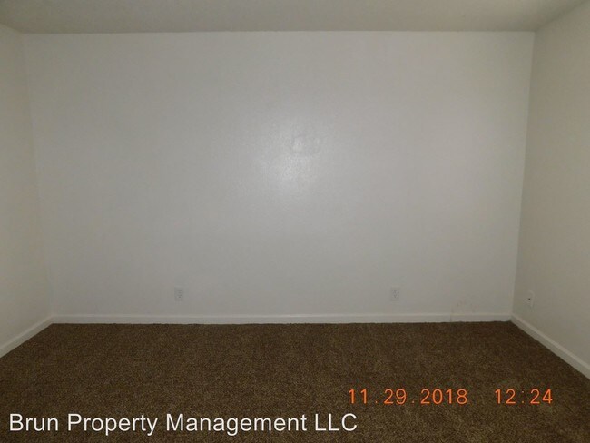 Building Photo - 532 E Red Bud Rd