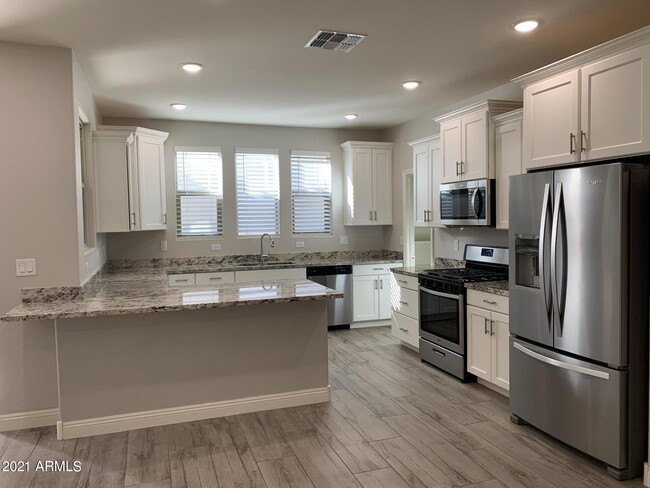 Building Photo - 9817 E Specter Dr