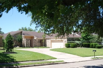 Building Photo - 13819 Starhill Ct