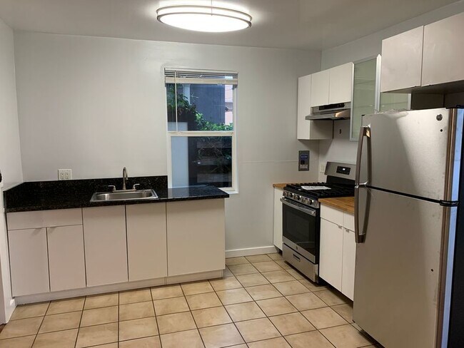 Building Photo - Sunny Remodeled? One Bedroom ?with W/D, ?P...