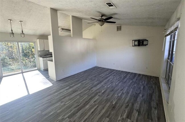 Foto del edificio - 2119 Briar Glen Ln SW