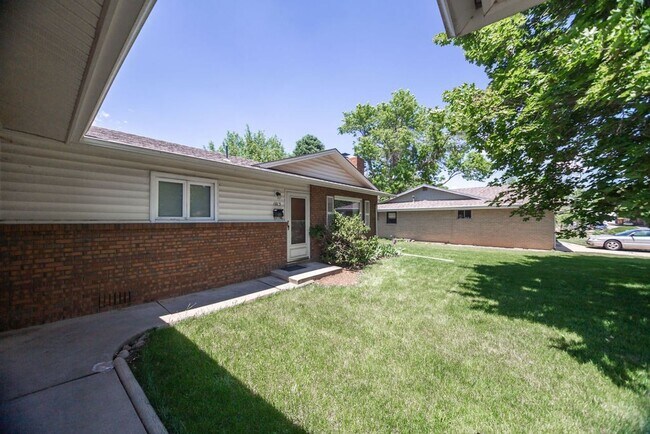 Foto del edificio - 1013 Meadowbrook Dr