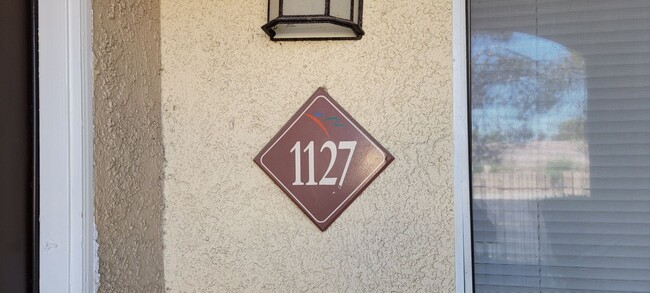 Building Photo - Ground-floor Condo 2-bed, 2-bath!
