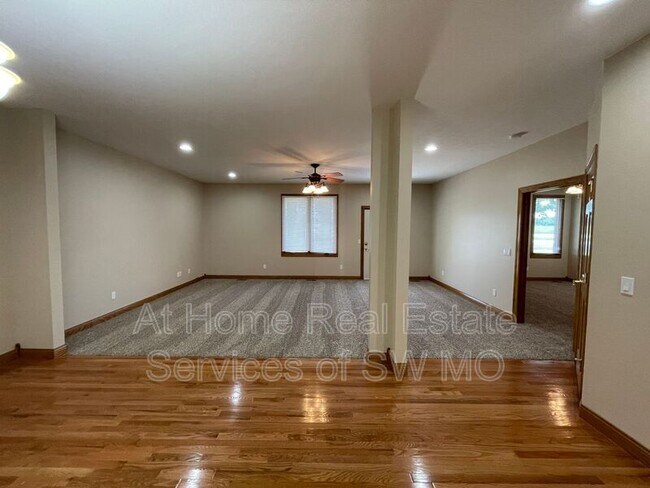 Building Photo - 5613 N 17th