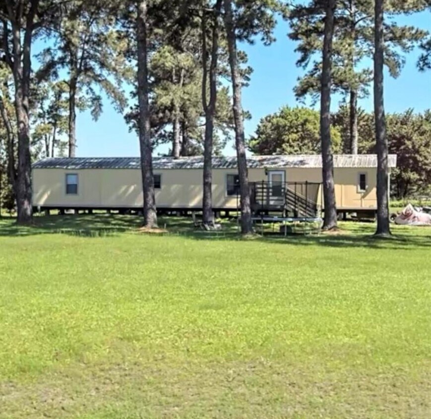 Foto principal - 22718 Stockdick School Rd
