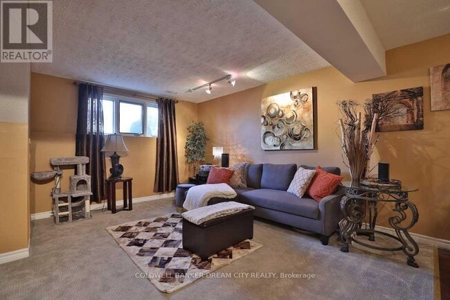 Photo du bâtiment - 213 Scott Rd