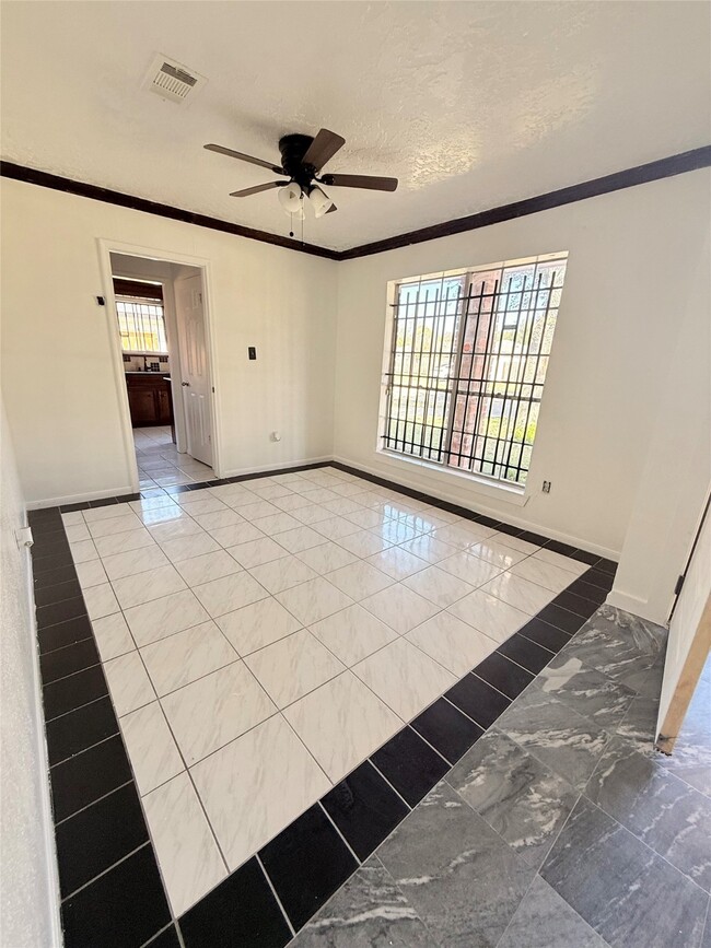 Building Photo - 12335 Huntington Field Dr