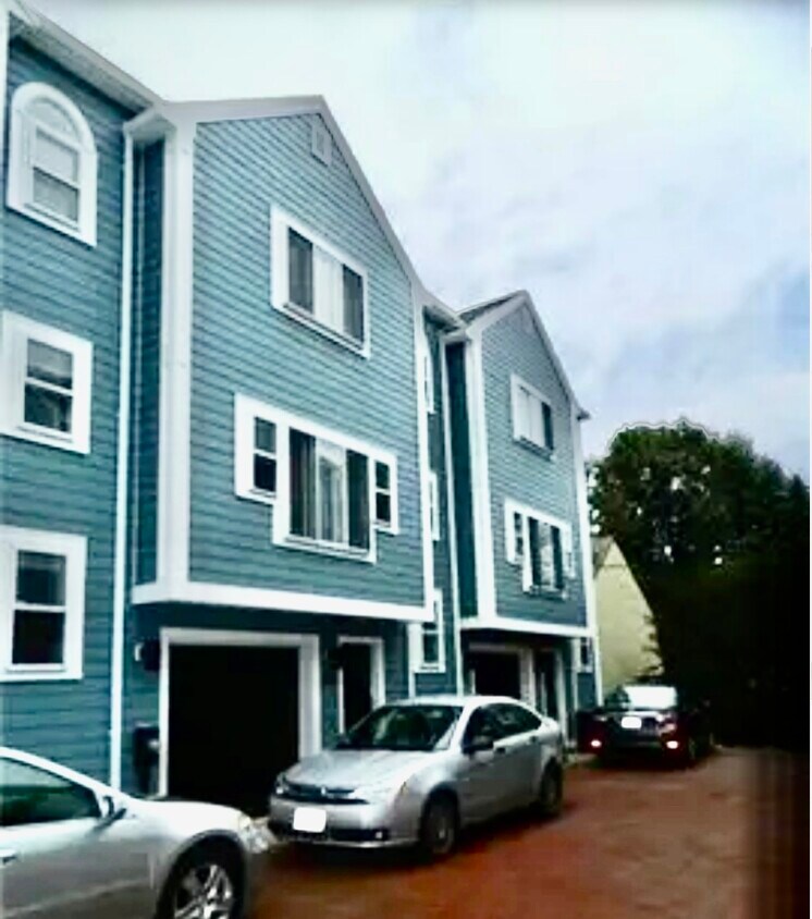 Primary Photo - 327 W 4th St