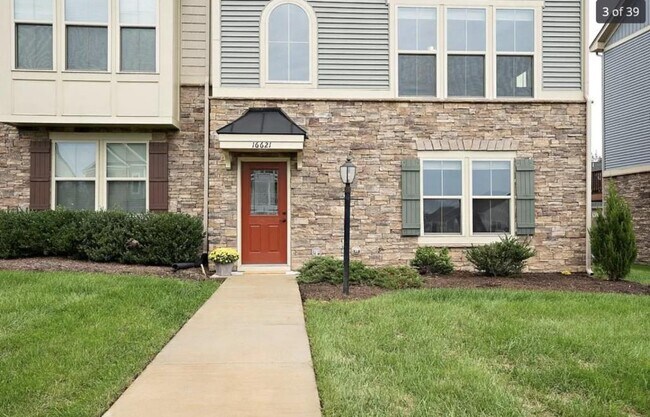 Foto del edificio - 16621 Gossamer Dr