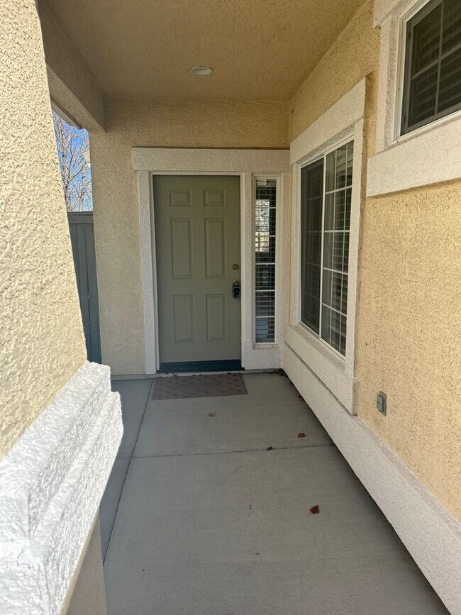 Foto del edificio - 3 Bed 2 Bath South Meadows Home