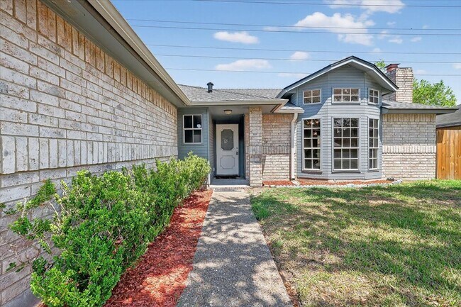Foto del edificio - 6826 Holiday Ln
