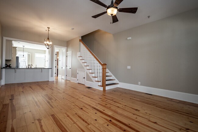 Foto del edificio - 83 Charter Oak Dr