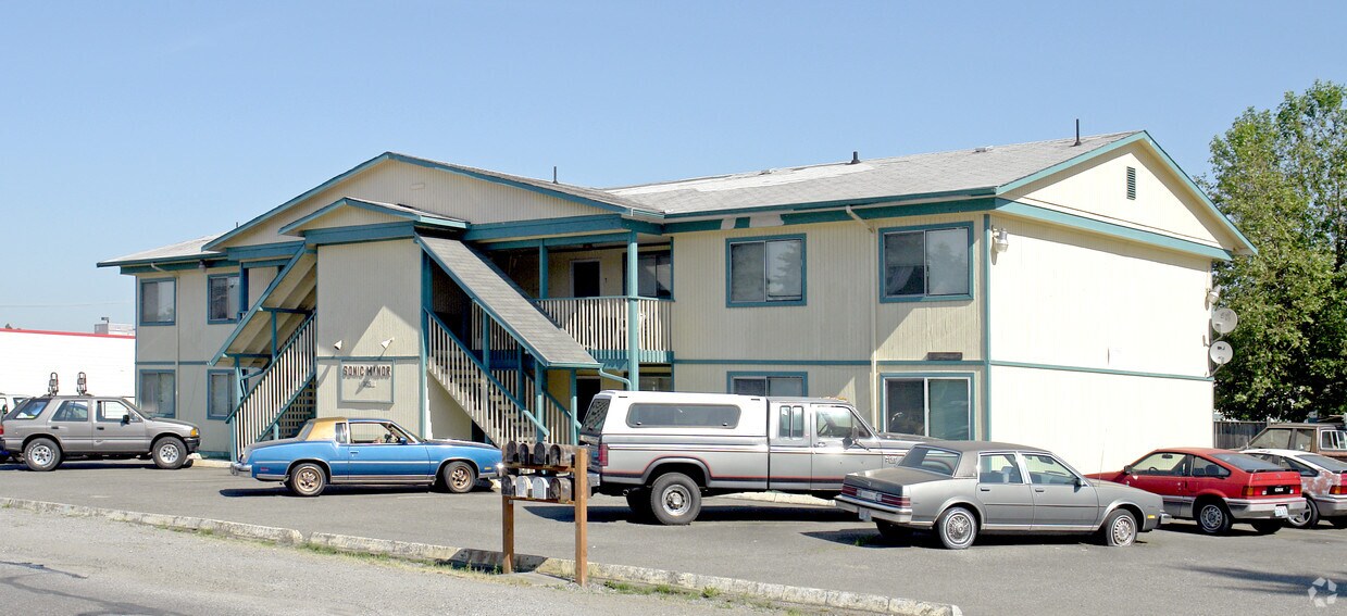 Building Photo - Sonic Manor Apartments