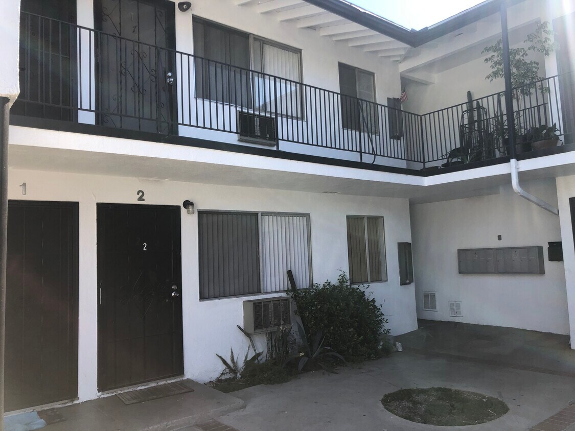 Foto principal - 7405 Hazeltine Ave