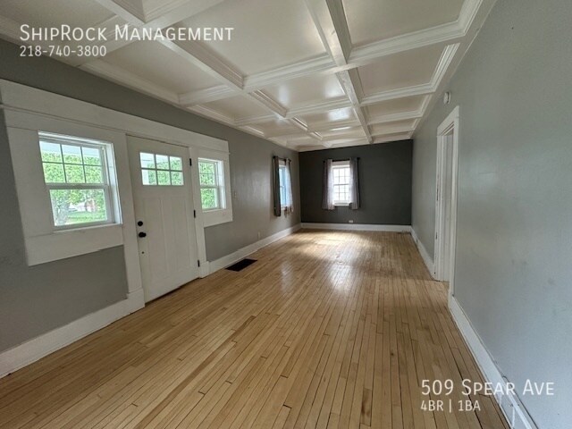 Building Photo - 509 Spear Ave