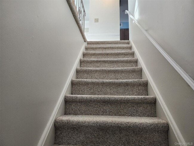 Building Photo - 334 Artist Lake Dr