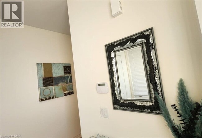 Building Photo - 70 Bushwood Trl