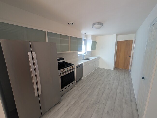 Foto del edificio - 2736 W Farragut Ave