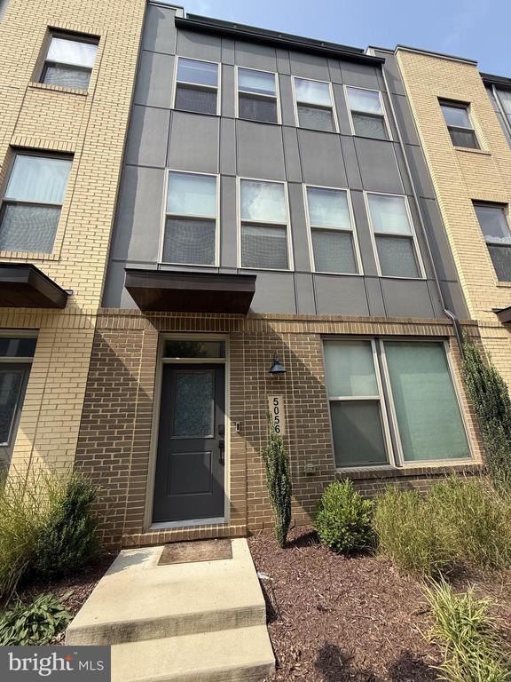 Building Photo - 5056 Oakmoore Dr
